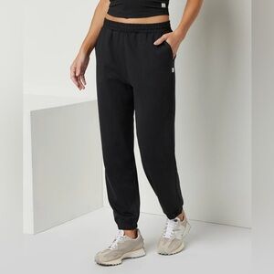 NWT Vuori Boyfriend Jogger
